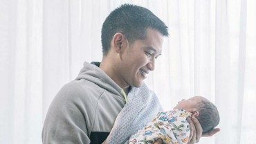 img-title Rezky Aditya Unggah Foto Anak, Komentar Mantan Tunangan Jadi Sorotan