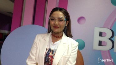img-title Rayakan Ultah Pernikahan, Siti Badriah Merindukan Kehadiran Anak