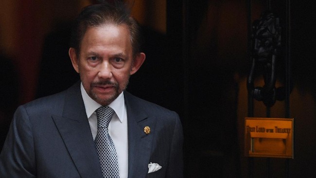 Kondisi Membaik, Sultan Brunei Hassanal Bolkiah Keluar dari RS Sultan Brunei, Hassanal Bolkiah, kembali ke negaranya dalam kondisi baik setelah dirawat di rumah sakit. PM Malaysia Anwar Ibrahim mengonfirmasi pemulihannya.