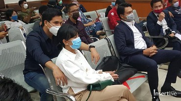 img-title Kesulitan Keuangan, Bibi Ardiansyah & Vanessa Angel Sampai Jual Sepeda