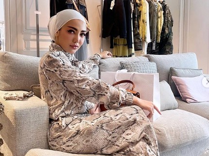 Artis Cantik Sempat Diduga Pelakor, Kini Banting Setir Jadi Desainer