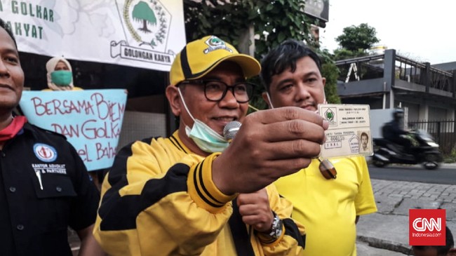 Biem Benyamin yang sebelumnya kader Gerindra kini telah resmi bergabung ke Golkar. Ia pun mendeklarasikan diri sebagai bakal calon wali kota Tangsel.