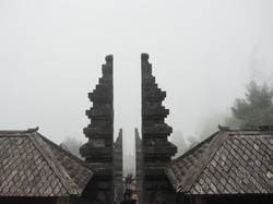 Candi Cetho dan Panorama Alam di Ketinggian 1496 MDPL