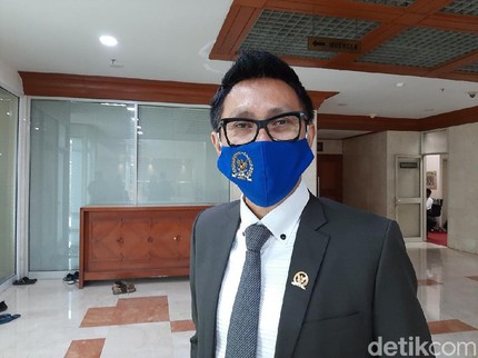Posting Foto di DPR, Eko Patrio Diamuk Netizen soal UU Cipta Kerja
