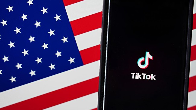 Presiden Joe Biden resmi menandatangani undang-undang yang berpotensi melarang penggunaan TikTok di Amerika Serikat, Rabu (24/4).