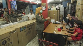 FOTO: Denyut Kota Depok di Hari Pertama Jam Malam