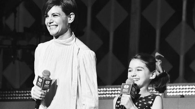 Katie Holmes dan Suri Cruise Katie Holmes dan Suri Cruise