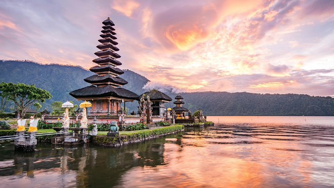 Berikut rekomendasi kota wisata di Indonesia yang terkenal dan seringkali dikunjungi oleh wisatawan dalam serta luar negeri.