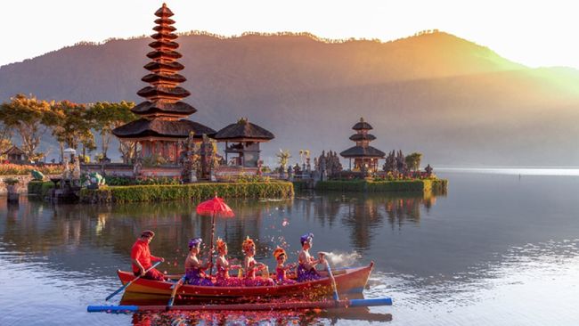 AntaVaya lagi ada promo trip Jawa-Bali selama 10 malam melalui jalur darat dan udara mulai dari Rp9 jutaan aja.