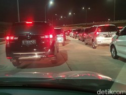 Exit Tol Sawangan Macet