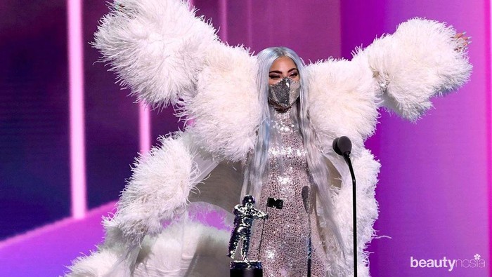 Nyentrik, Lady Gaga Pakai Masker Buatan Desainer Indonesia di MTV VMA 2020 Nyentrik, Lady Gaga Pakai Masker Buatan Desainer Indonesia di MTV VMA 2020