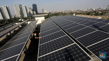 Pembangkit Listrik Tenaga Surya (PLTS). (CNBC Indonesia/ Andrean Krtistianto) Pembangkit Listrik Tenaga Surya (PLTS). (CNBC Indonesia/ Andrean Krtistianto)