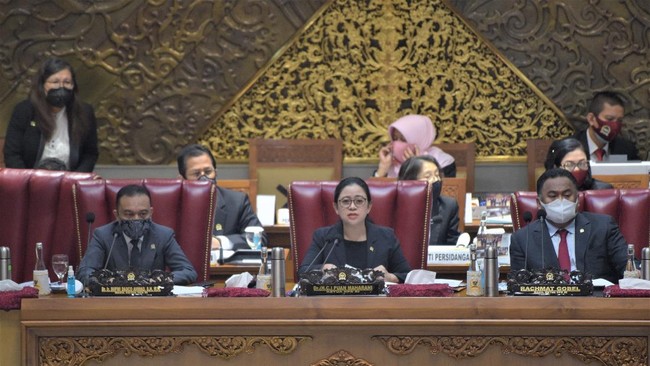 DPR mengesahkan RUU APBN 2021 menjadi UU APBN 2021. Keputusan diambil dalam rapat paripurna ke-6 pada Selasa (29/9).
