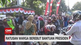 VIDEO: Ratusan Warga Berebut Bantuan Presiden