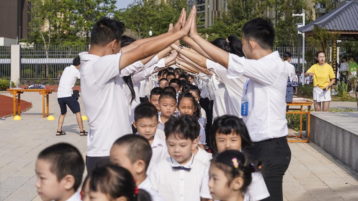 FOTO: Siswa di Wuhan Kembali Bersekolah Tanpa Masker