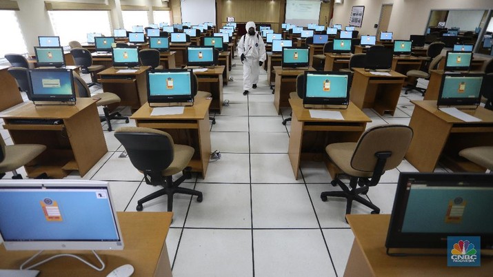 Tes CPNS di Tengah Pandemi (CNBC Indonesia/ Andrean Kristianto) Tes CPNS di Tengah Pandemi (CNBC Indonesia/ Andrean Kristianto)