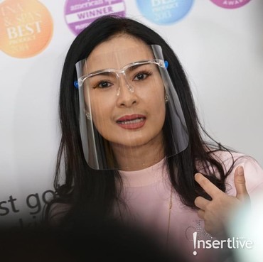 Iis Dahlia Disorot karena Unggah Foto yang Umbar Aurat Cut Meyriska