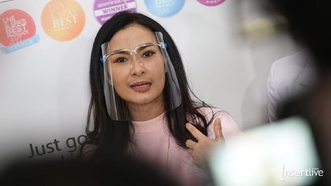 Iis Dahlia Disorot karena Unggah Foto yang Umbar Aurat Cut Meyriska