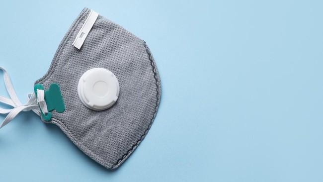 Pasien pertama Covid-19 varian Botswana di Hong Kong diduga menularkan virus itu ke orang kedua akibat memakai masker dengan katup udara.