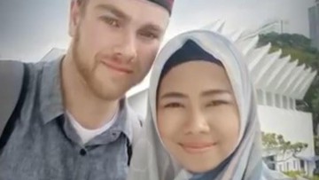 3 Kisah Cinta Hijaber dan Bule