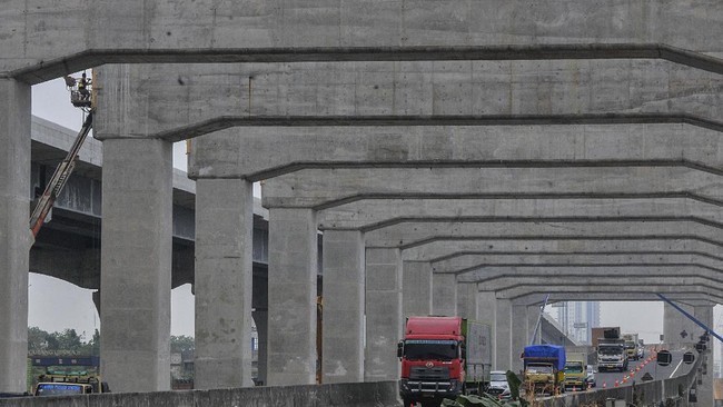 Ekonom menilai pembengkakan kebutuhan dana proyek terjadi karena ada kesalahan yang fatal dari segi perencanaan hingga konstruksi di lapangan.