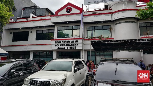 Kader PDIP di Surabaya kecewa wakil wali kota petahana tak dipilih DPP PDIP untuk diusung dalam Pilkada 2020.