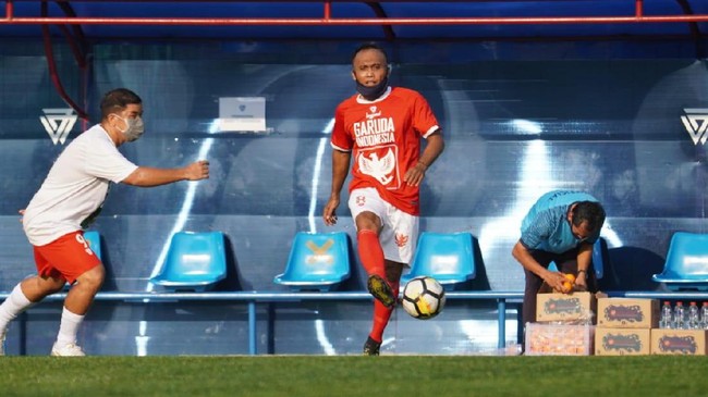 Peri Sandria merupakan salah satu striker top yang pernah dimiliki Timnas Indonesia. Namun ia mengaku prestasinya itu pernah diingkari PSSI.