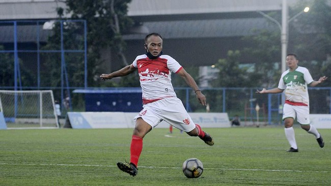 Peri Sandria merupakan salah satu striker top yang pernah dimiliki Timnas Indonesia. Namun ia mengaku prestasinya itu pernah diingkari PSSI.