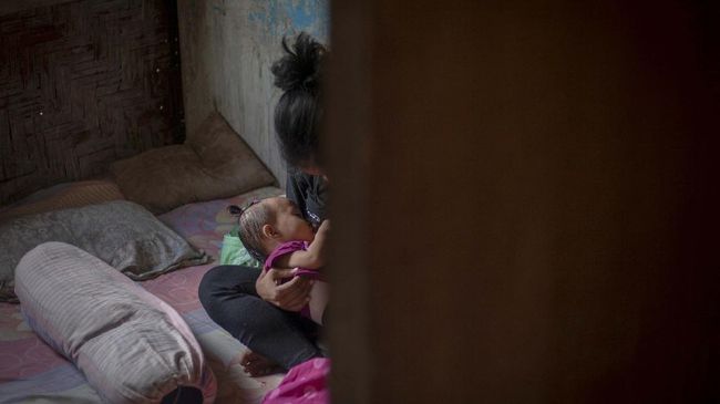 Puluhan ribu anak perempuan di seluruh Asia dipaksa menikah oleh keluarganya yang putus asa setelah jatuh miskin kemiskinan di tengah pandemi.