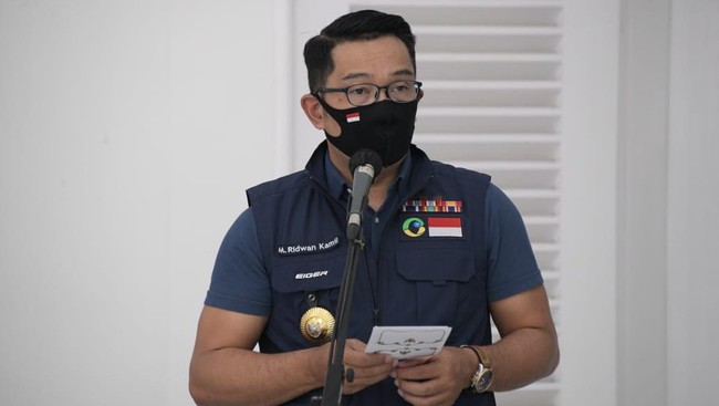 Kota Bekasi menjadi satu-satunya daerah zona merah penyebaran Covid-19 di Jawa Barat. Mobilitas warga diduga jadi salah satu faktor kenaikan kasus.