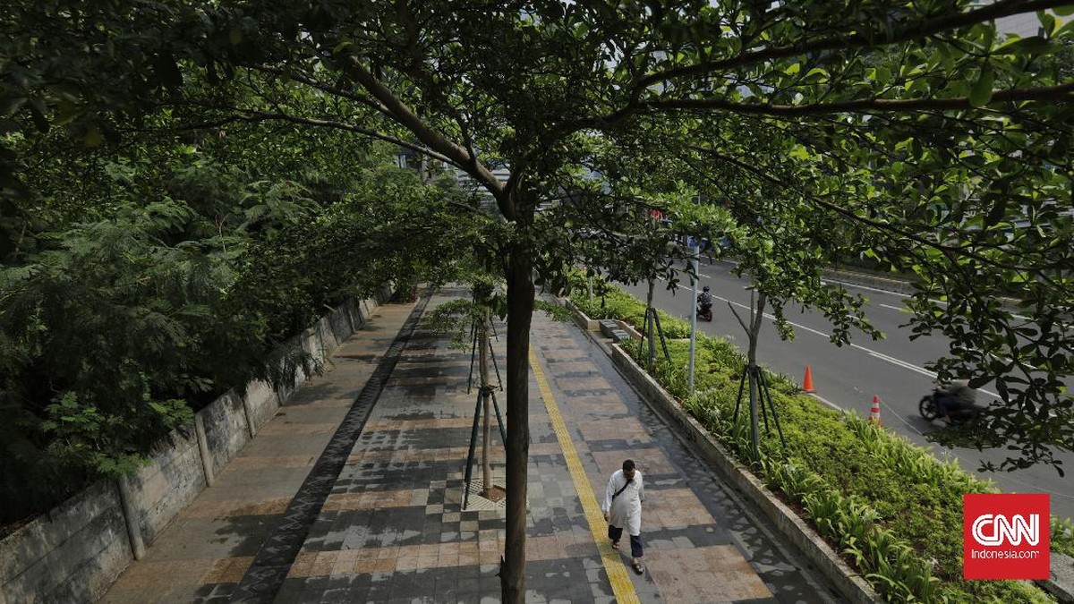 FOTO : Rencana Anies, PKL, dan Trotoar Jakarta