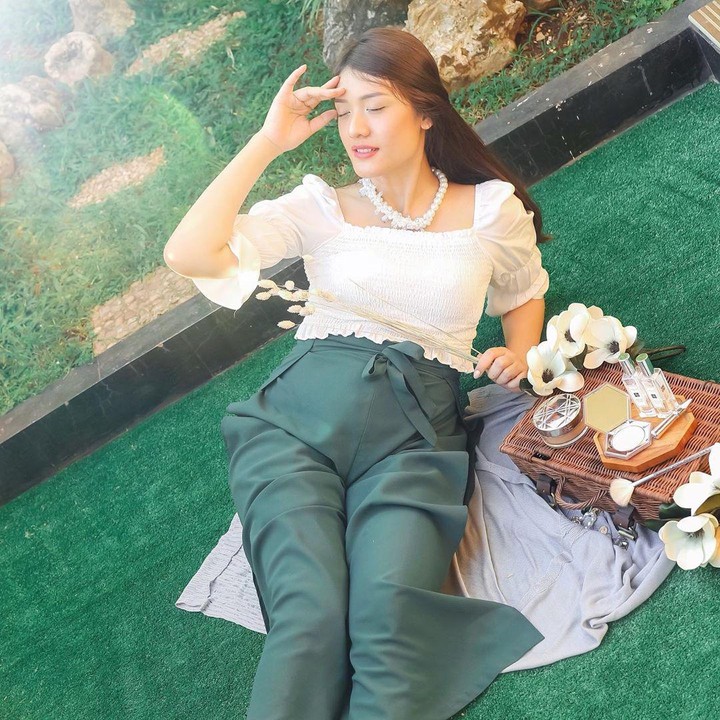 <p>Meskipun perutnya sudah tampak besar, Anissa belum membocorkan berapa usia kandungannya kini. (Foto: Instagram @anissaaziza)</p>