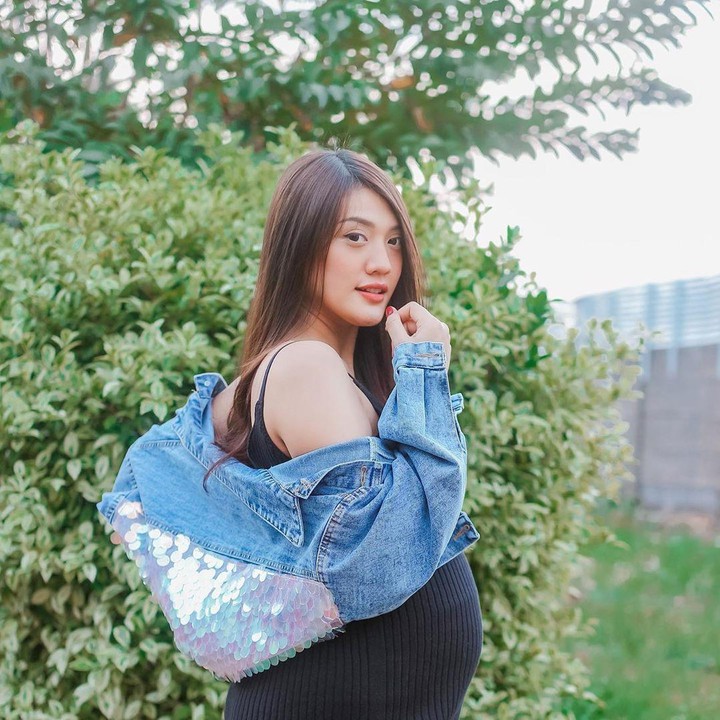 <p>Anissa Aziza saat ini sedang mengandung anak keduanya, Bunda. (Foto: Instagram @anissaaziza)</p>