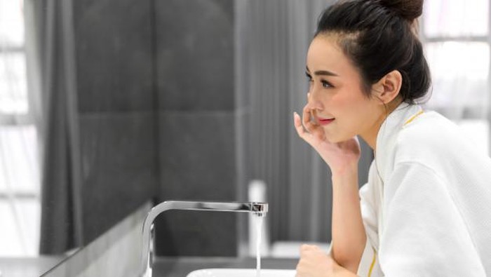 Cara Mengatasi Bintik Hitam Akibat Sinar Matahari