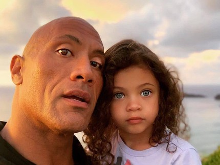 Positif Corona Bersama Istri & Anak, Dwayne Johnson 'The Rock': Pakai Masker!