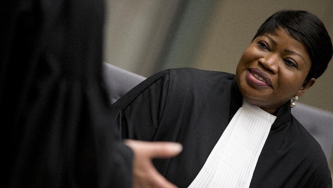 Amerika Serikat menjatuhkan sanksi kepada jaksa Mahkamah Internasional, Fatou Bensouda, karena melanjutkan penyelidikan dugaan kejahatan perang di Afghanistan.
