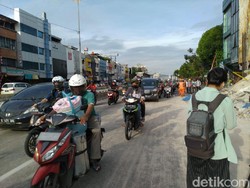 Ada Ruko Roboh di Gambir Jakpus, Lalin Tersendat