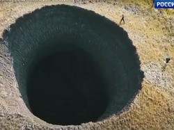 Lubang Raksasa Misterius Sedalam 50 Meter Muncul di Siberia