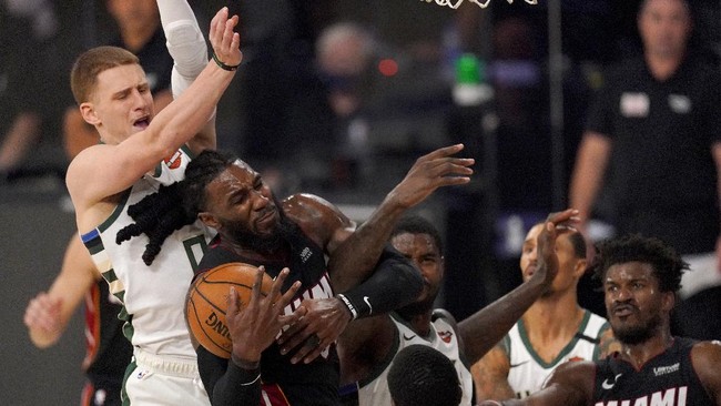 FOTO: Miami Heat Kembali Bungkam Milwaukee Bucks