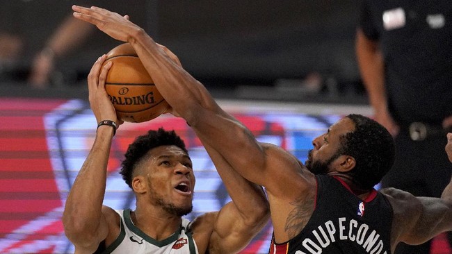 Bintang NBA Giannis Antetokounmpo sepakat memperpanjang kontrak selama lima tahun di Milwaukee Bucks dengan kontrak Rp3,2 triliun.