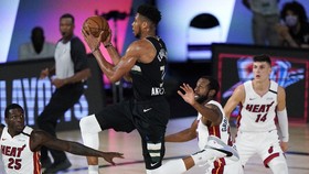 FOTO: Miami Heat Kembali Bungkam Milwaukee Bucks