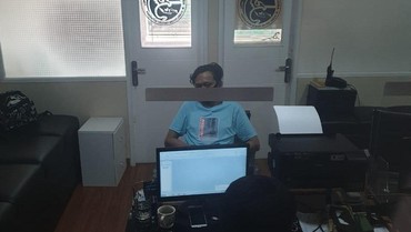 img-title Musisi JH yang Ditangkap Terkait Narkoba: Jaka Hidayat Eks Drummer BIP