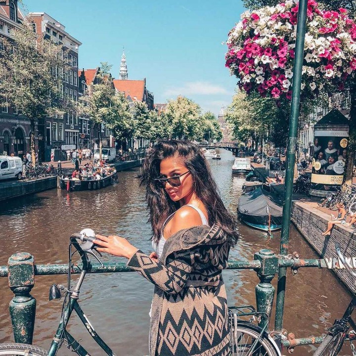 <p>Tak sedikit artis Tanah Air yang memilih untuk tinggal di luar negeri. Salah satunya adalah Nova Eliza yang sempat tinggal di Belanda, namun kini telah kembali ke Indonesia. (Foto: Instagram @novaelizatime)</p>