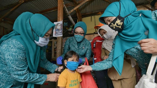 Guna mengoptimalkan peran kader PKK, Pemerintah Daerah (Pemda) Provinsi Jabar menggelar lomba PKK bertema Peran Kader dalam Masa AKB.