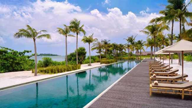 Salah satu jaringan hotel dunia telah membuka resor baru bergaya tropis di tepi pantai pasir putih Pulau Belitung.