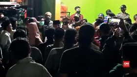 VIDEO: Tidak Terima Divonis Corona, Warga Geruduk Rumah Sakit