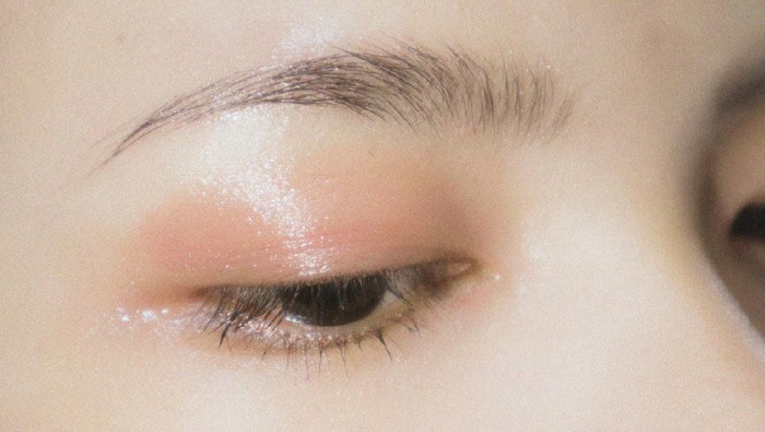 Viral, Cara Membuat Alis Menggunakan Lem Bulu Mata! Hasilnya...