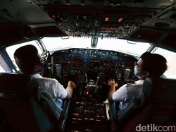 Curhat Pilot Saat Pandemi: Gila! Kami Satu-satunya Pesawat di Langit