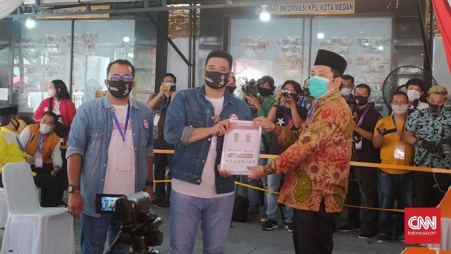 Ketua KPU Medan mengatakan berdasarkan hasil rapat pleno atas status pendaftaran Bobby-Aulia, maka berkas syarat pencalonan bapaslon itu dinyatakan lengkap.
