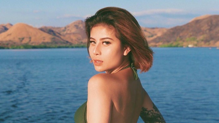 Body Goals Awkarin Liburan di Labuan Bajo Bareng Sabian Tama Body Goals Awkarin Liburan di Labuan Bajo Bareng Sabian Tama